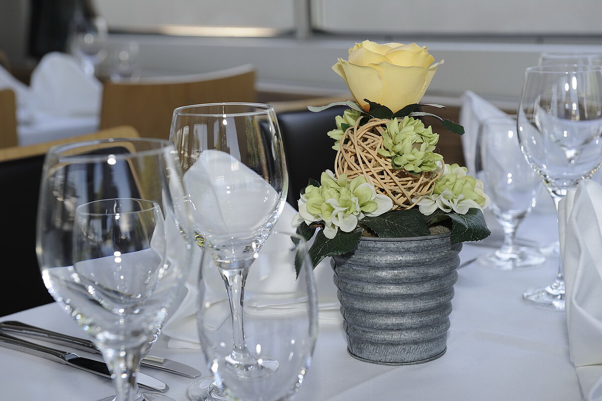 Gedeckter Tisch auf dem MS BERNRIED