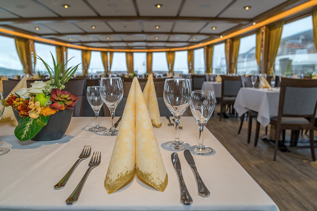 Gedeckter Tisch Motorschiff UTTING auf dem Ammersee