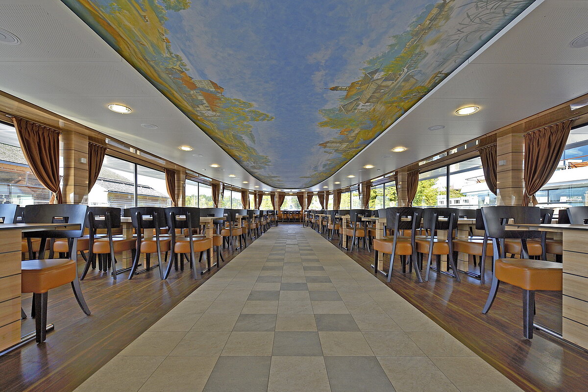 Großer und stufenloser Salon auf dem MS SEESHAUPT