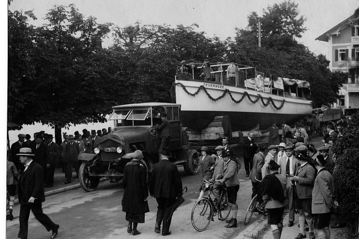 Historical view of a boat delivery to Lake Tegernsee