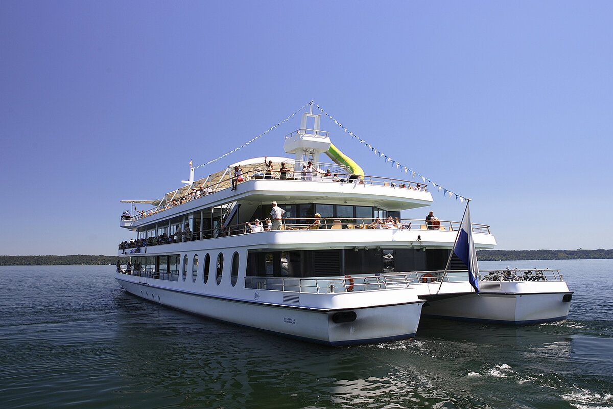 Katamaran MS STARNBERG mit Aussichtsturm