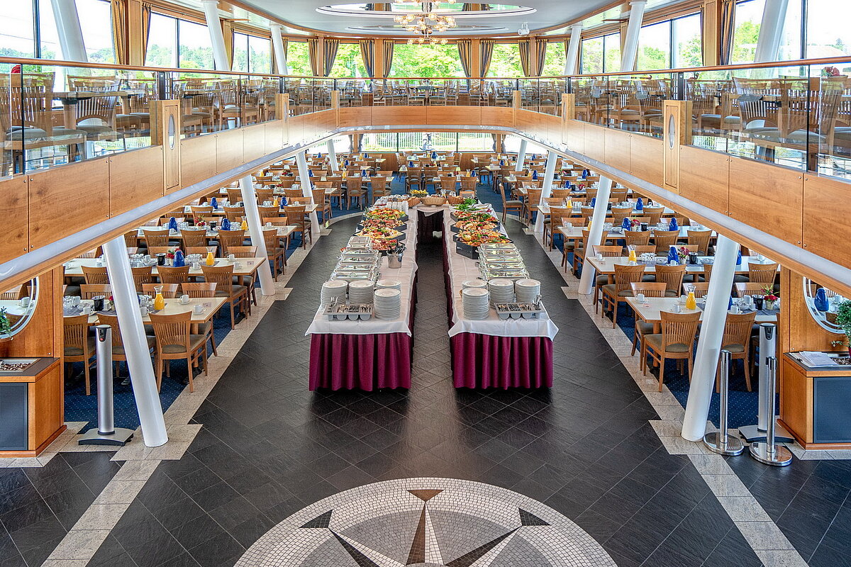 Salon auf dem Katamaran STARNBERG auf dem Starnberger See